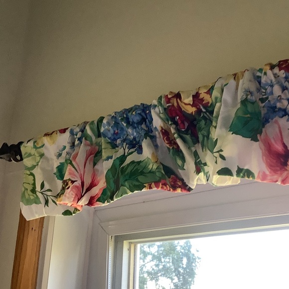 Two Country Floral Valances - Picture 4 of 8